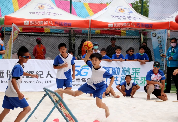 第四屆港都盃沙灘巧固球賽,今年預計有一千多位選手和教練和裁判和家長共襄盛會。 高雄市巧固球協會提供