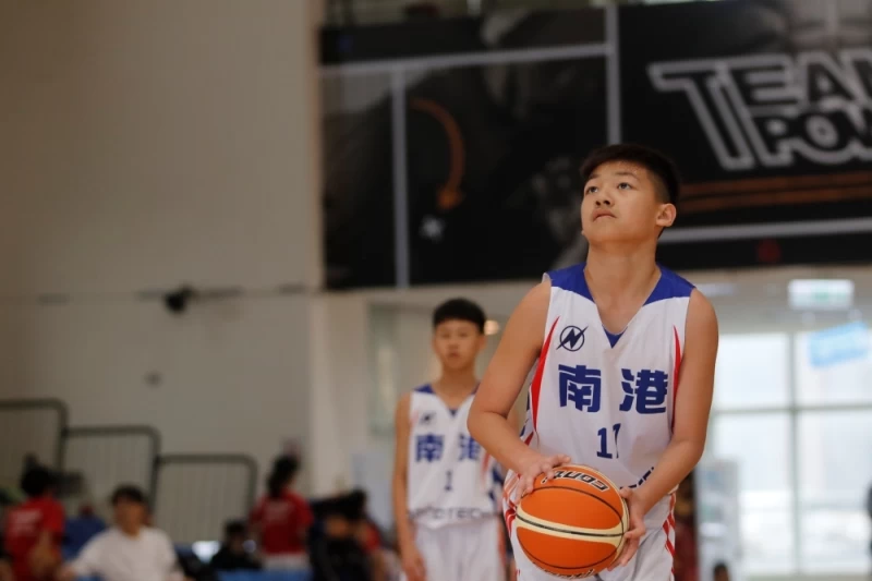 南港中鋒王行立第4節連續罰球。姚瑞宸攝