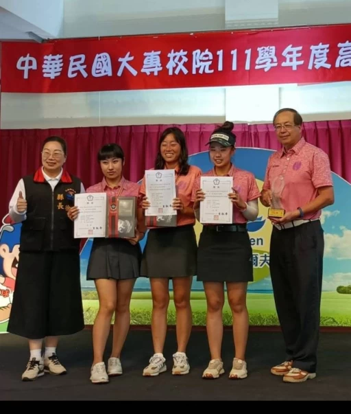 公開女團冠軍國立清華大學。大專體總高球委員會提供