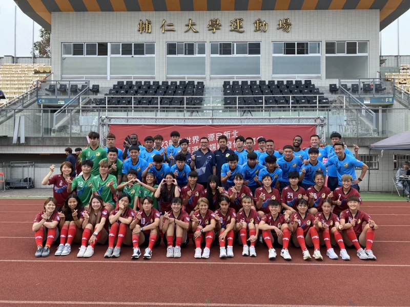 新北航源fc足球隊男女隊員合影。官方提供