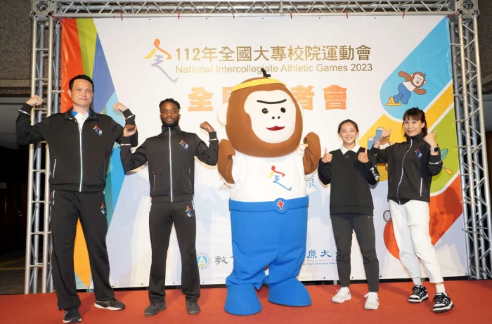 世大運男排國手的李尼希米(左2)和田徑好手張秝羚出席記者會。中原全大運提供