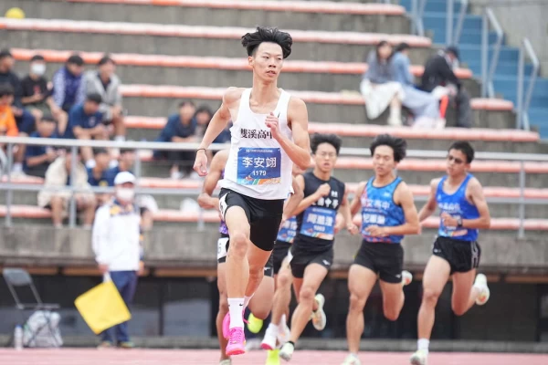 李安翊800公尺破大會紀錄。大會提供