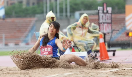 林沛萱參加全能五項跳遠。李天助攝