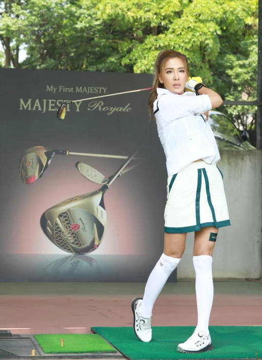 疫情間愛上高爾夫球的小禎一開始就選用majesty royale皇家系列,除了被漂亮外型吸引外與眾不同的清亮擊球聲響與易打性,讓她在下場時充滿自信每時每刻啟動最佳表現。官方提供
