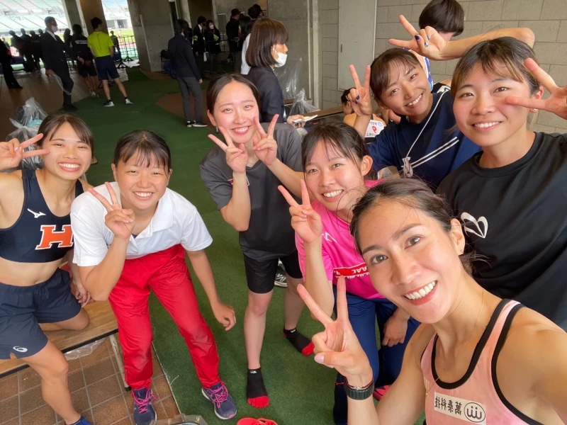 賽後羅佩琳更展現國民外交大使，主動跟同組的選手們合影並交換IG。官方提供