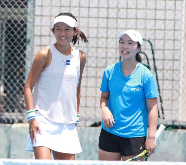 卓宜岑(左)、李亞芯(右)屈居女雙銀牌。四維體育推廣教育基金會提供