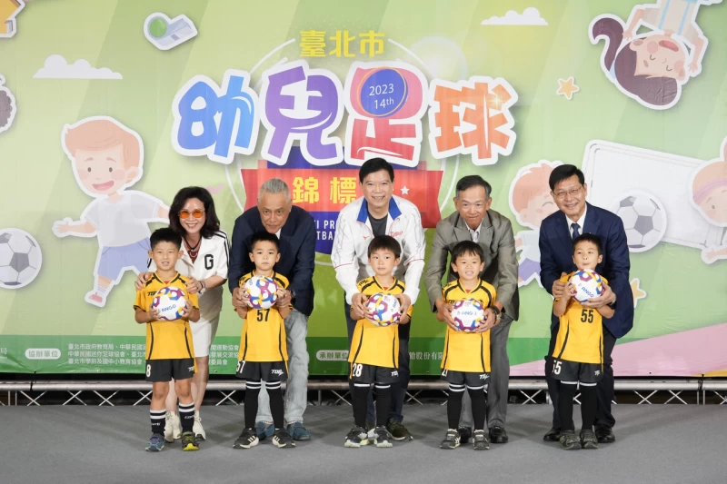 臺北市幼兒足球協會於103年發起募球捐贈活動並於110年獲得璞永建設及扶輪社捐款,完成該募球活動共募得2779顆幼兒足球,受贈予臺北市公私立幼兒園所申請及自110年起本賽事參賽隊伍。臺北市體育局提供