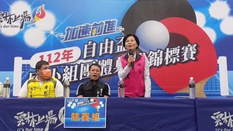 北港鎮長蕭美文(右)、雲林縣體育會理事長郭志恆出席開幕禮。姚瑞宸攝