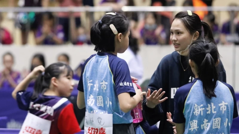 教練高嘉彣率領興南國小女將們屢創佳績。姚瑞宸攝