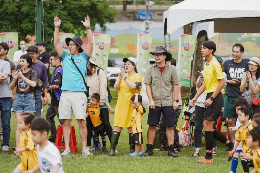 道南河濱公園現場湧入大批應援的家長為小選手進球喝采。大會提供