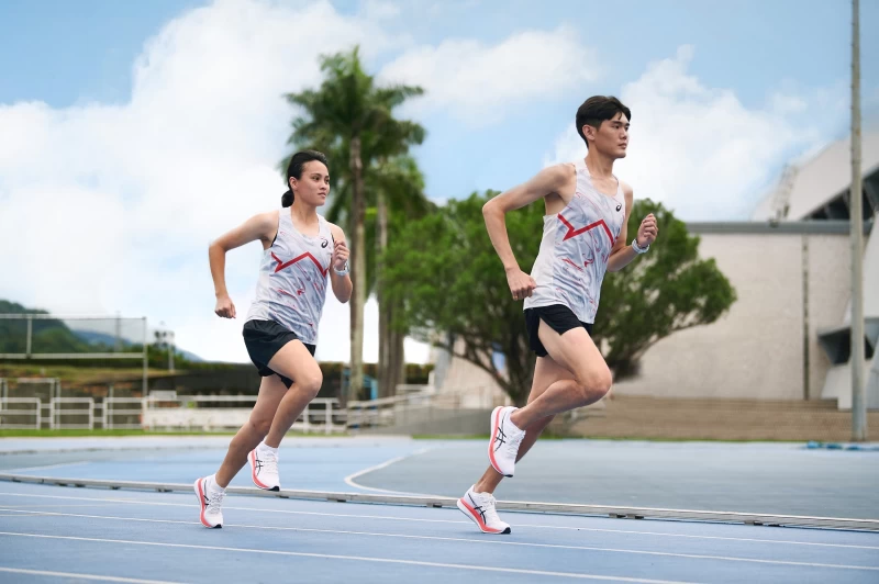 04 team asics長跑選手周鴻宇賴庭萱搶先體驗,成為備賽期間最實用的訓練鞋。官方提供