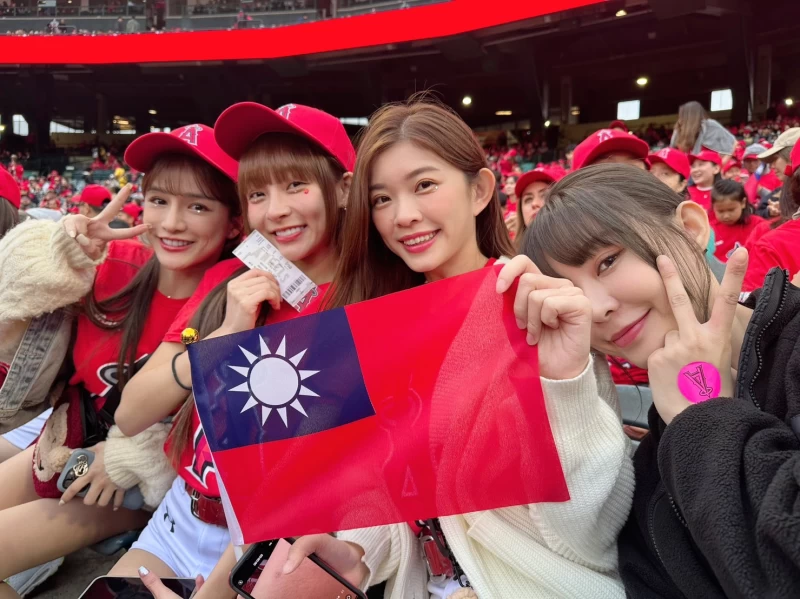樂天女孩登上美國大聯盟。球團提供