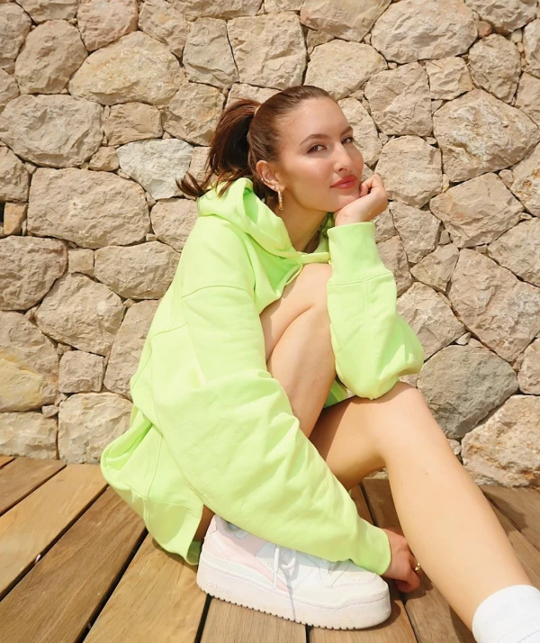 22 歲美麗的妮娜是一名馬術運動員。摘自妮娜IG