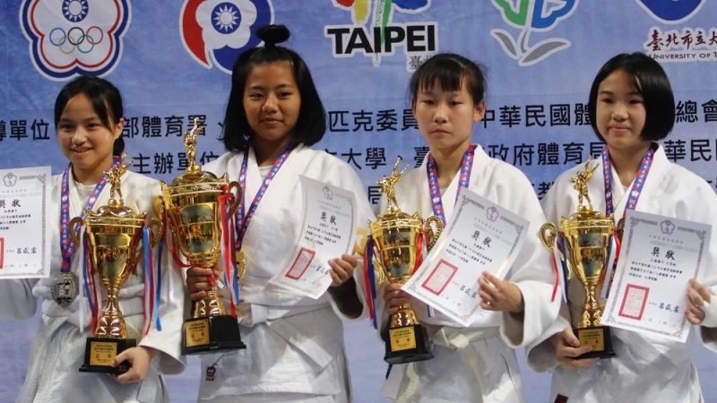 枋寮高中稱霸國中女生3人制團體賽。姚瑞宸攝