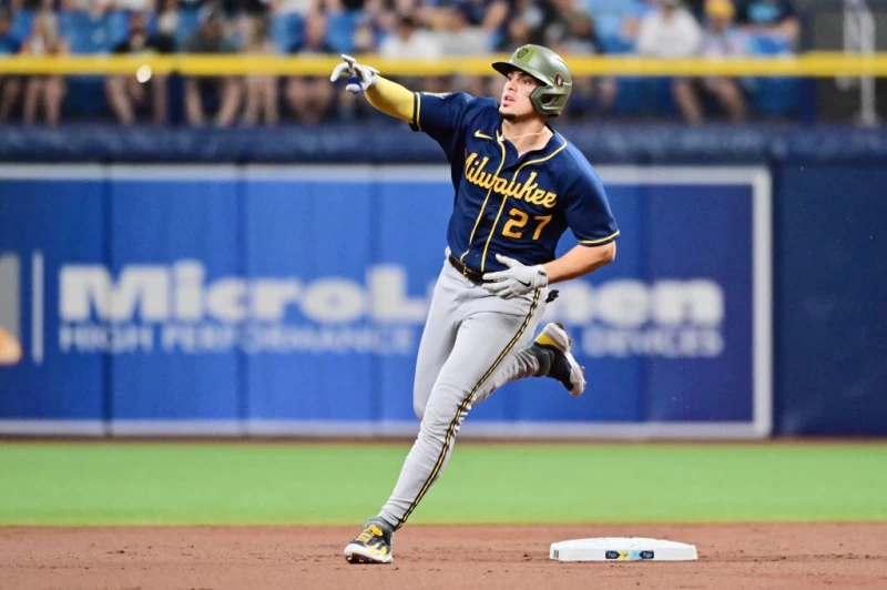 密爾瓦基釀酒人主力打者阿德梅斯(Willy Adames)在休息區遭彈襲。法新社