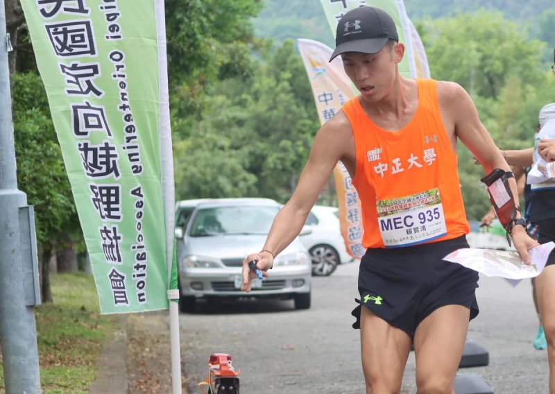 賴賢鴻在大專男子公開組以18分鐘的成績拿下冠軍。(大會提供)