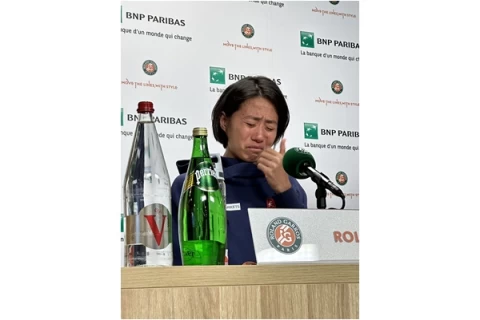 前中國一姐張帥在賽後記者會上痛哭失聲。摘自推特