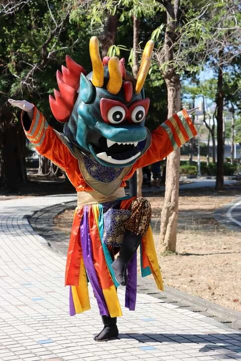 東海龍王角色粉墨登場,呼應端午節節慶氣氛。高市運發局提供