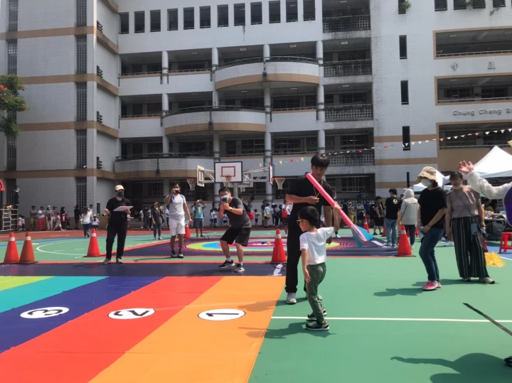 新北市兒童田徑聯賽 單手肩上擲標槍。官方提供