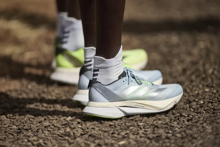 adidas adizero boston 12推出不同配色提供跑者多元的選擇。官方提供