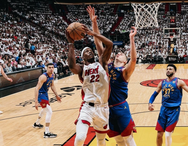 阿根廷足球天王梅西（Lionel Messi）加盟MLS國際邁阿密，同城的NBA邁阿密熱火卻打不出慶祝行情。摘自邁阿密熱火推特
