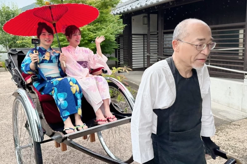 樂天女孩著和服訪山口市這景點。球團提供