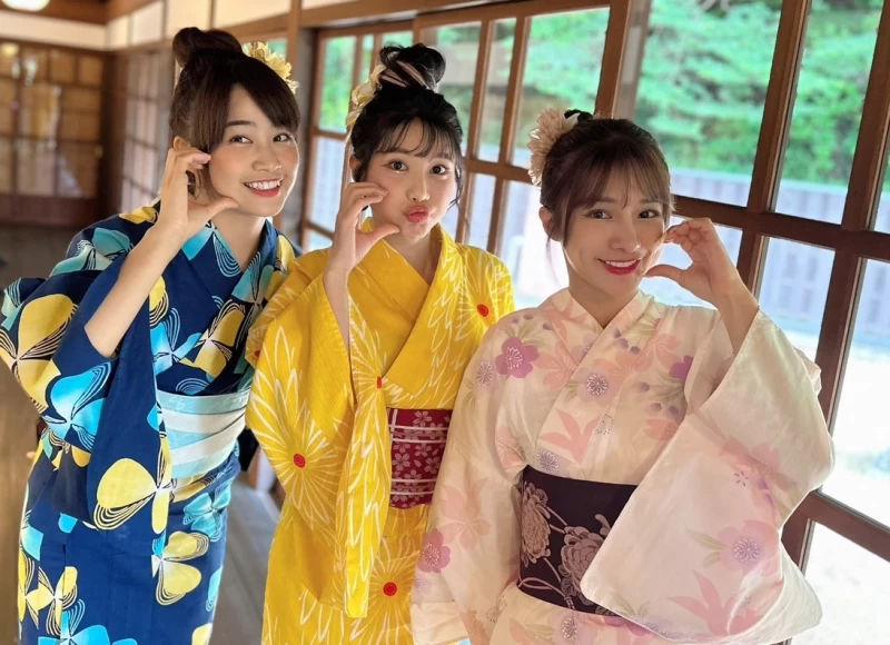 樂天女孩著和服訪山口市這景點。球團提供
