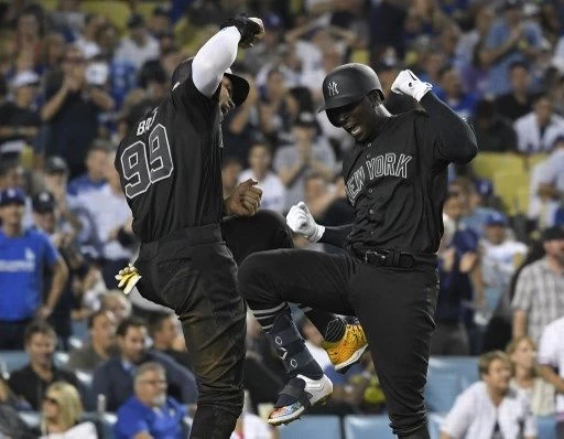 「弟弟」葛瑞戈爾斯(Didi Gregorius,右)重返大聯盟。法新社