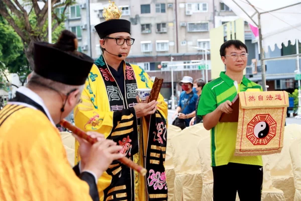2023高雄愛河端午龍舟嘉年華遵循古禮舉行點睛祈福儀式。高雄市政府運動發展局 提供