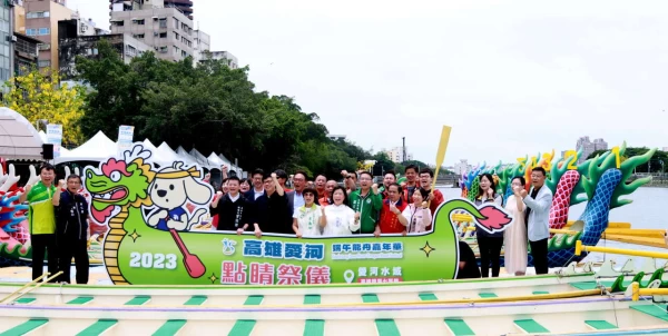 市長陳其邁及副議長曾俊傑等各界貴賓合影為賽事加油並預祝活動圓滿！ 高雄市政府運動發展局提供