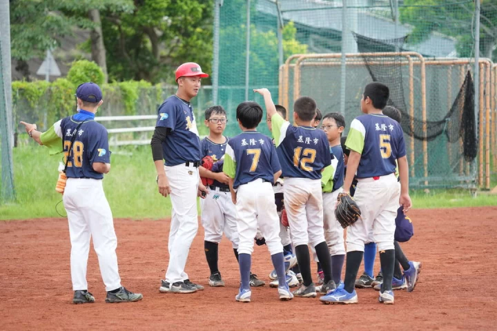 基隆忠孝家扶的教練與選手們形同家人。大會提供