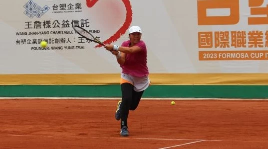 會內女單臺將五號種子李亞軒絲毫不給對手任何機會, 一局未失晉級第二輪。海碩行銷提供