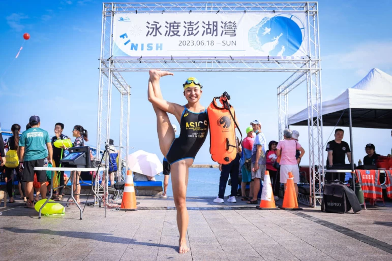 泳渡組5000m第二名女總一 郭家齊。官方提供