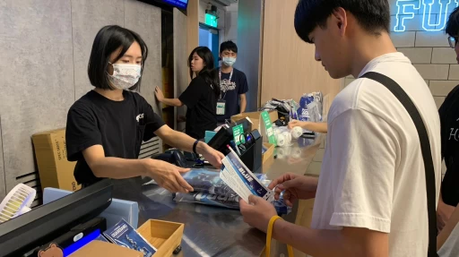 球迷透過動滋券購買商品。官方提供
