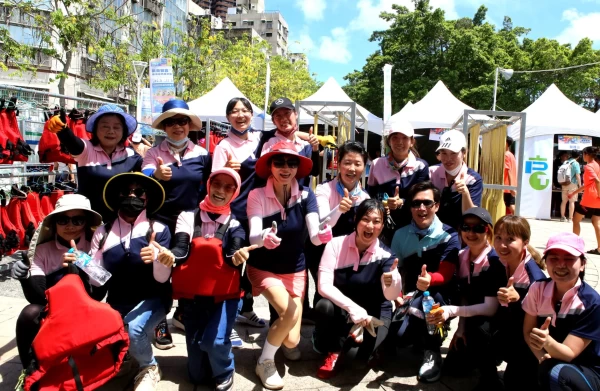 今年新增的新住民混合組,由左營高中進修部組成的左中新美少女隊奪得冠軍。高雄運發局提供