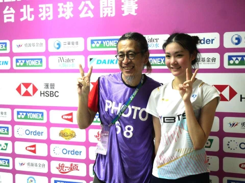 歐帕妮普(Pitchamon Opatniput)連香港攝影記者都搶跟她合照。詹健全攝