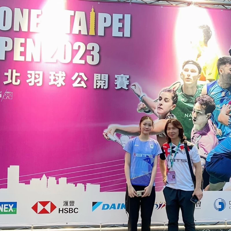 歐帕妮普(Pitchamon Opatniput)與教練在台北公開賽前的合照。摘自歐帕妮普IG