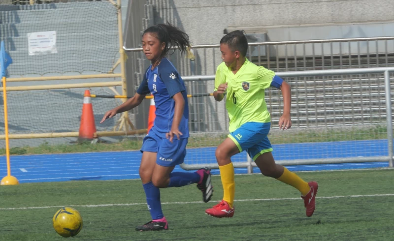 陳宥羽(左)是今年小5學校組4強唯一女將,但卻影響了勝負關鍵。詹健全攝