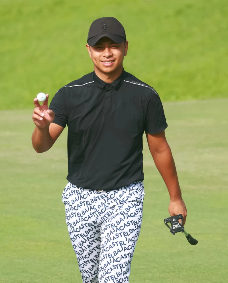 第三回合賴嘉一打出64桿以 -15暫列第二。鍾豐榮攝影