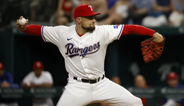 德州遊騎兵先發投手伊瓦迪(Nathan Eovaldi)美國時間周四即將在芬威球場出賽。法新社