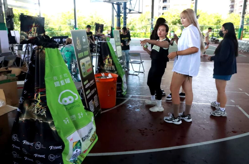 傳續盃比賽中使用的寶特瓶,現場結合場邊小活動寓教於樂的互動回收方式,讓今年傳續盃成為TGF的永續元年。TGF靖騰行銷 提供