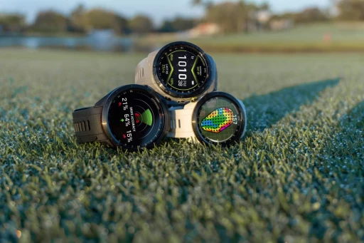 Garmin Approach s70搭載AMOLED高畫質觸控螢幕,搭配陶瓷拼接雙色錶圈及按鍵的輕薄時尚外觀設計。官方提供
