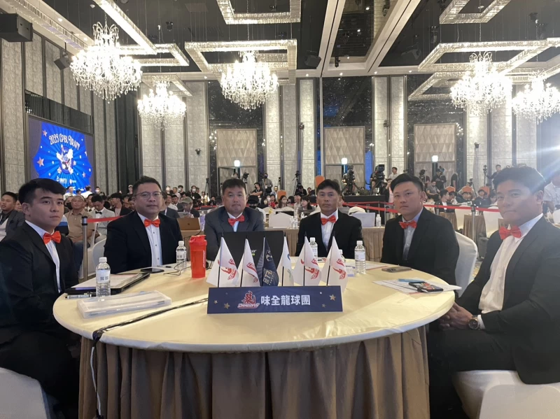 味全龍選秀團隊。記者劉峻誠攝