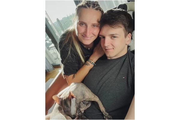 萬卓索娃晉決賽第一件事就是先幫貓尋保母。摘自@marketavondrousova