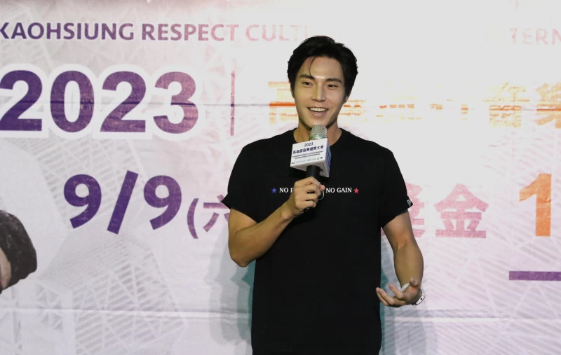 推廣大使藝人唐振剛到場支持力挺，並述說過去自己學習霹靂舞的經驗。高雄運發局提供