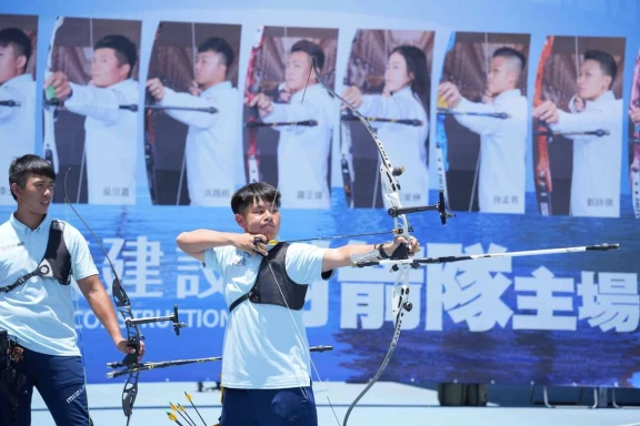 今日壽星郭昱承即將啟程成都世大運。射箭協會提供
