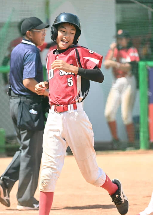 黃小峪代表中大紅襪打U12組。大會提供
