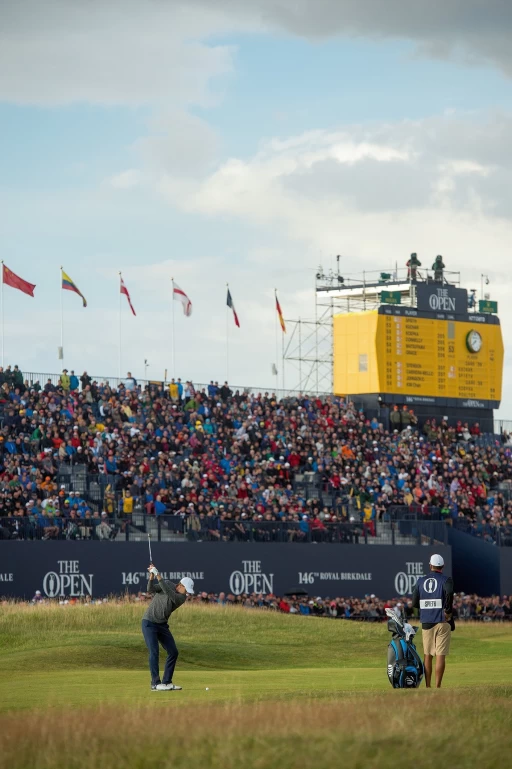 2017年第146 屆英國公開賽the open勞力士代言人喬丹史畢斯jordan spieth,於皇家伯克戴爾royal birkdale主球場上揮桿擊球。Rolexjon buckle提供