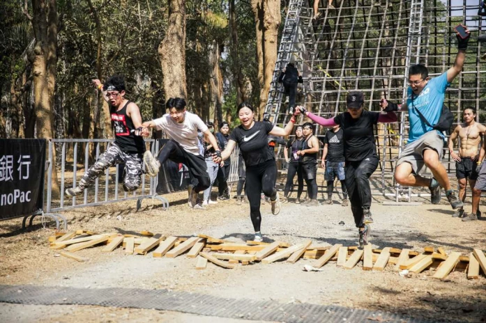 台灣斯巴達特別與台北捷運公司合作，在台北捷運北投會館舉辦斯巴達障礙跑訓練賽，吸引近5000人報名抽籤。官方提供