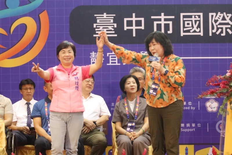 中華帕拉林匹克總會會長穆閩珠(右)與立法委員楊瓊瓔。姚瑞宸攝